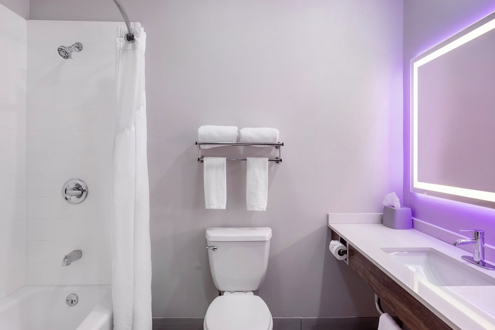 Holiday Inn Express & Suites Alice by IHG - photo 23