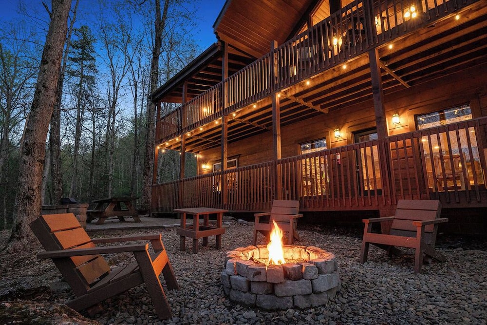 Hickory Hollow Lodge — 4-Star Luxury Hotel in Sevierville, United States