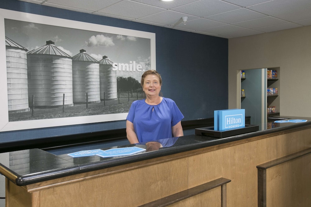 Hampton Inn & Suites Wiggins - photo 5