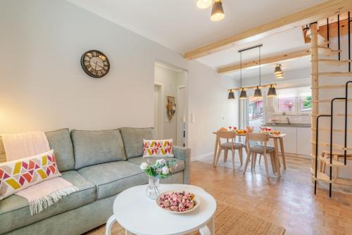 HostWise Quinta do Vintém w Terrace near WOW in Vila Nova De Gaia, Portugal