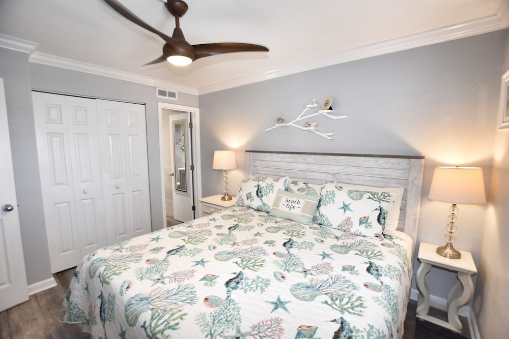0309 Waters Edge Resort 1 Bedroom Condo by RedAwning - photo 4
