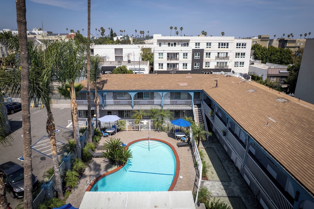 Hollywood City Inn - photo 55