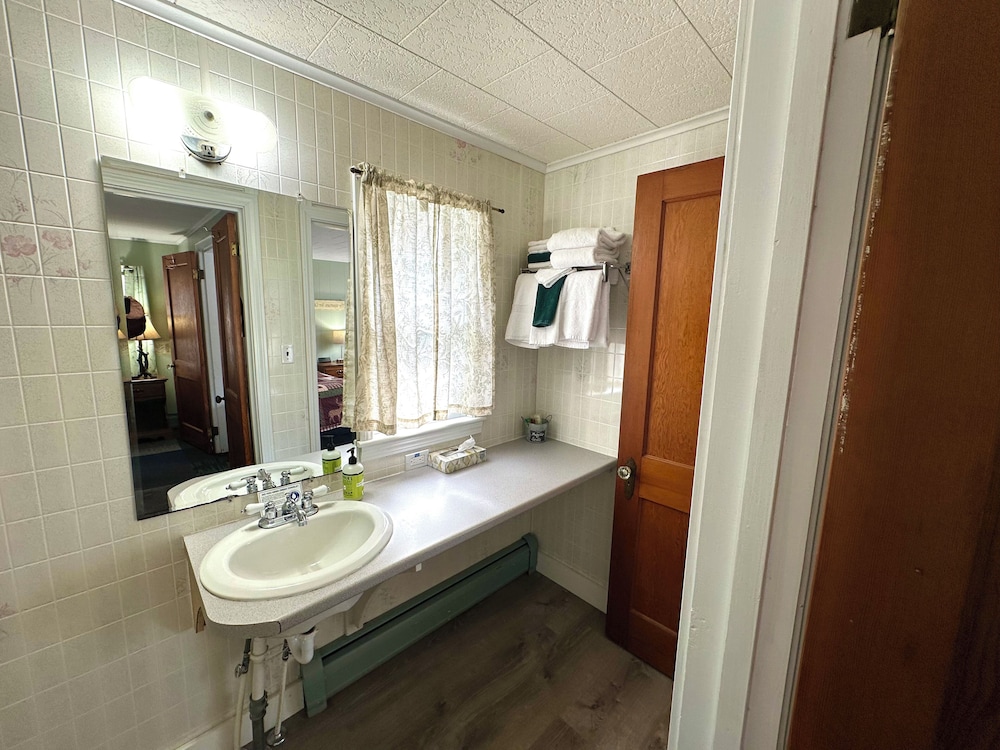 White Mountain Motel And Cottages - photo 54