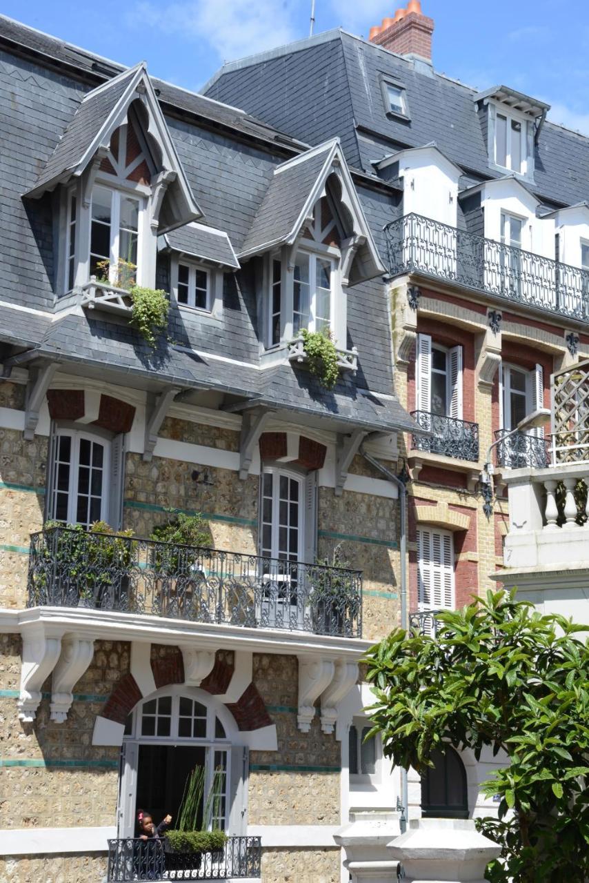 La Chambre du 21 — 4-Star Luxury Hotel in Trouville-Sur-Mer, France