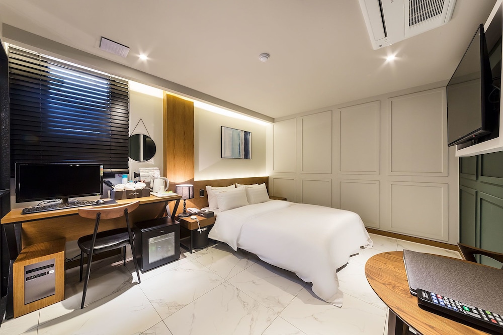 Hotel Plum - carbon neutral hotel in Seoul