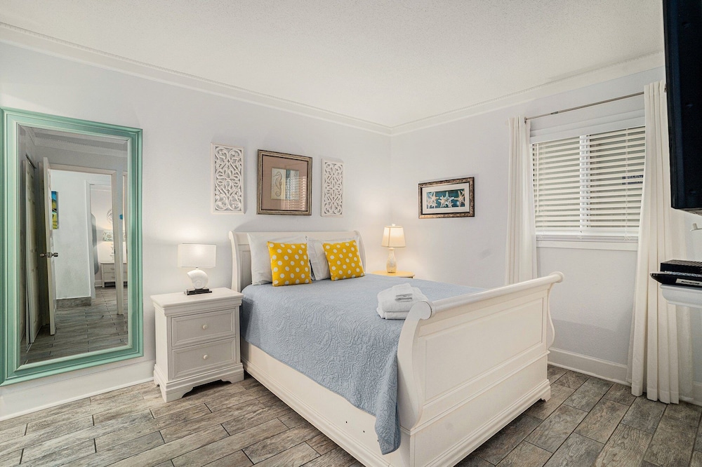 1402 Waters Edge Resort 2 Bedroom Condo by RedAwning - photo 4