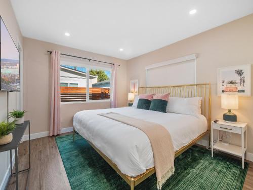 Classic Beach Bungalow Parking Private Patio & Pet Friendly — 4-Star Luxury Hotel in San Diego, United States