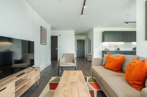 Mitre Haring by Artsy — 4-Star Luxury Hotel in London, United Kingdom