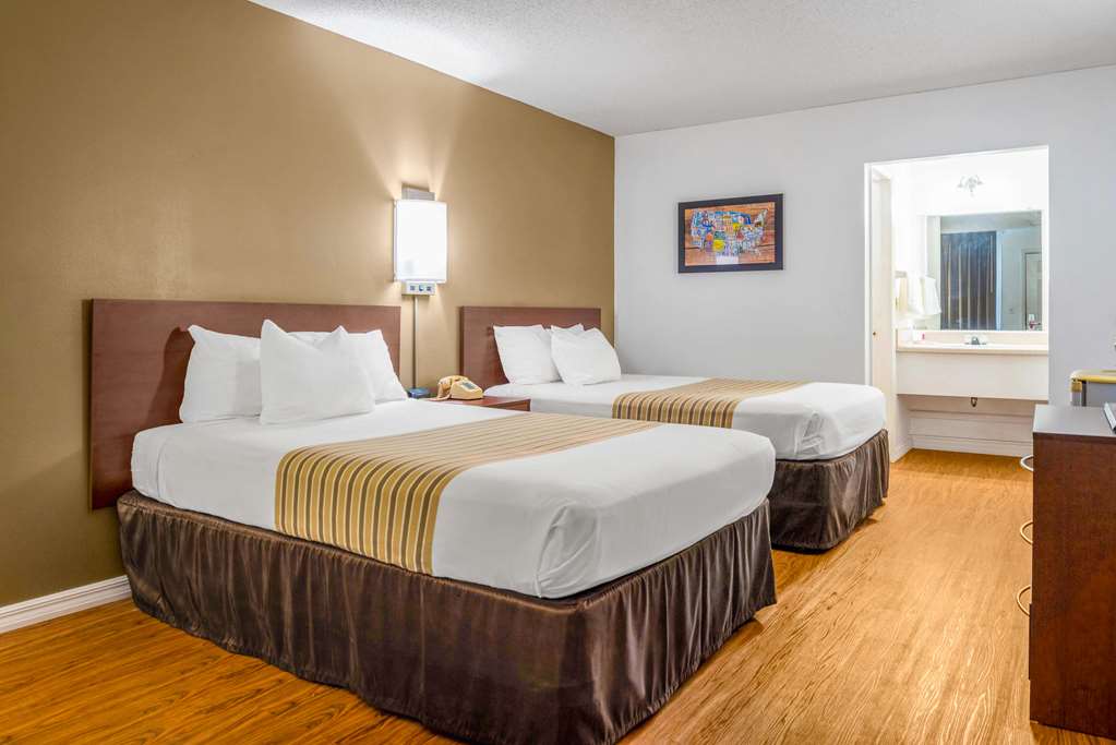 Econo Lodge Crystal River - photo 9