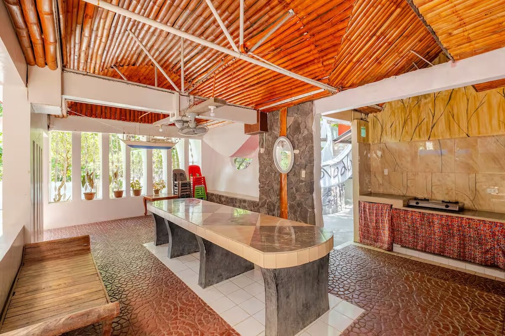 Junivsels Beach House With Private Pool 21224783 — Sariaya