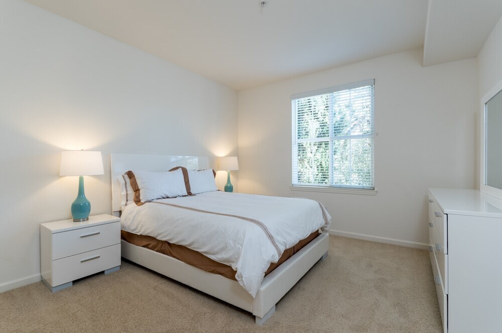 Global Luxury Suites at North Park - photo 18
