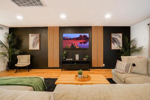 Lazy Palms - carbon neutral hotel in Tempe