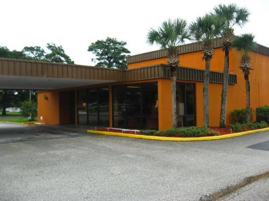 Lake Cecile Inn and Suites - photo 2