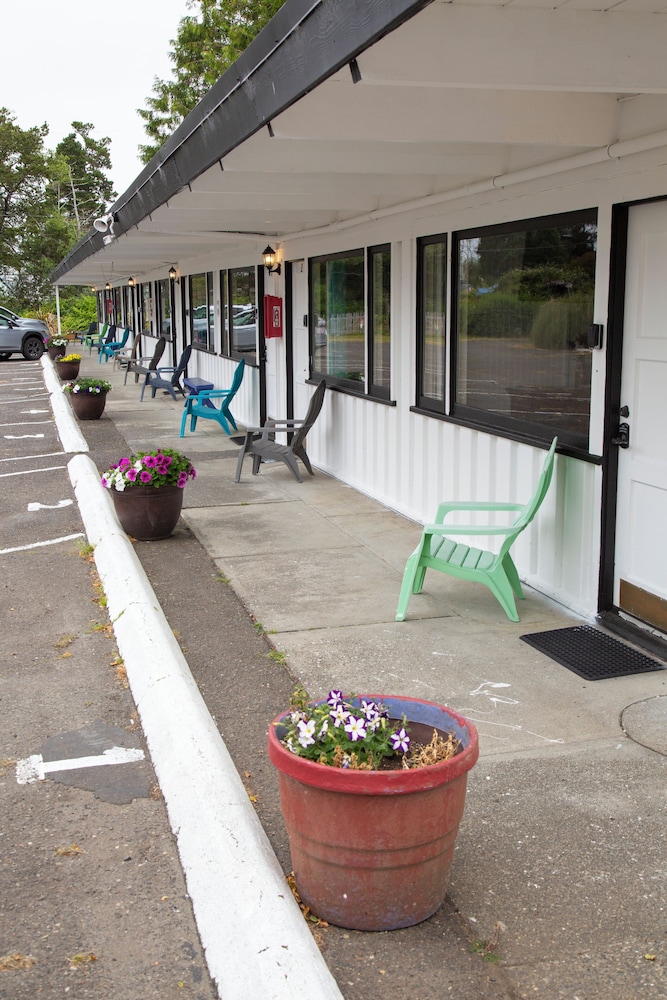 Pacific Motel and RV - photo 30