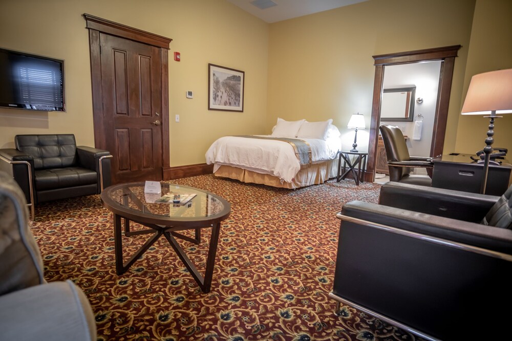 The Hackett Hotel - photo 18
