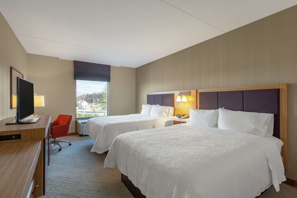 Hampton Inn & Suites Albany Airport - photo 11