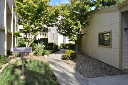 Hawthorn Suites by Wyndham Sacramento - photo 37