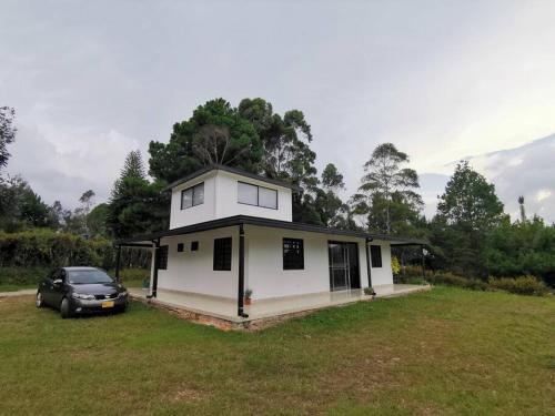 Hermosa finca a 5 minutos aeropuerto — hotel in Guarne