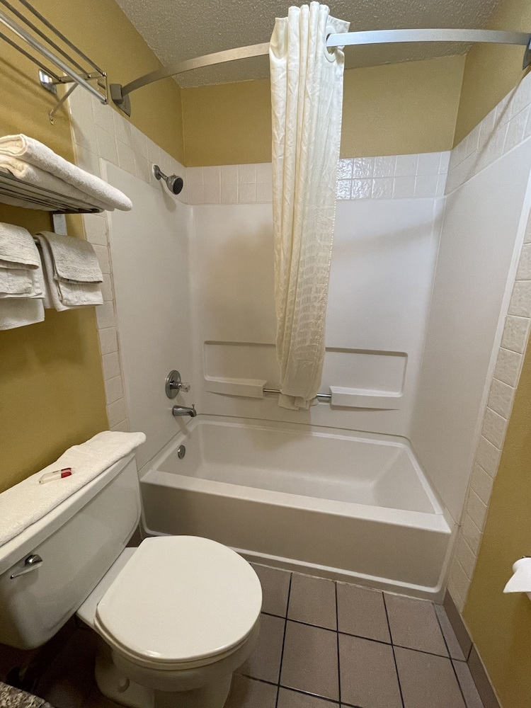 Super 8 by Wyndham Van Buren Ft. Smith Area - photo 20