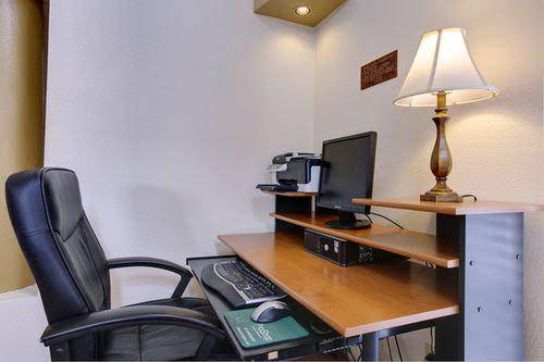 Texas Inn & Suites - photo 2