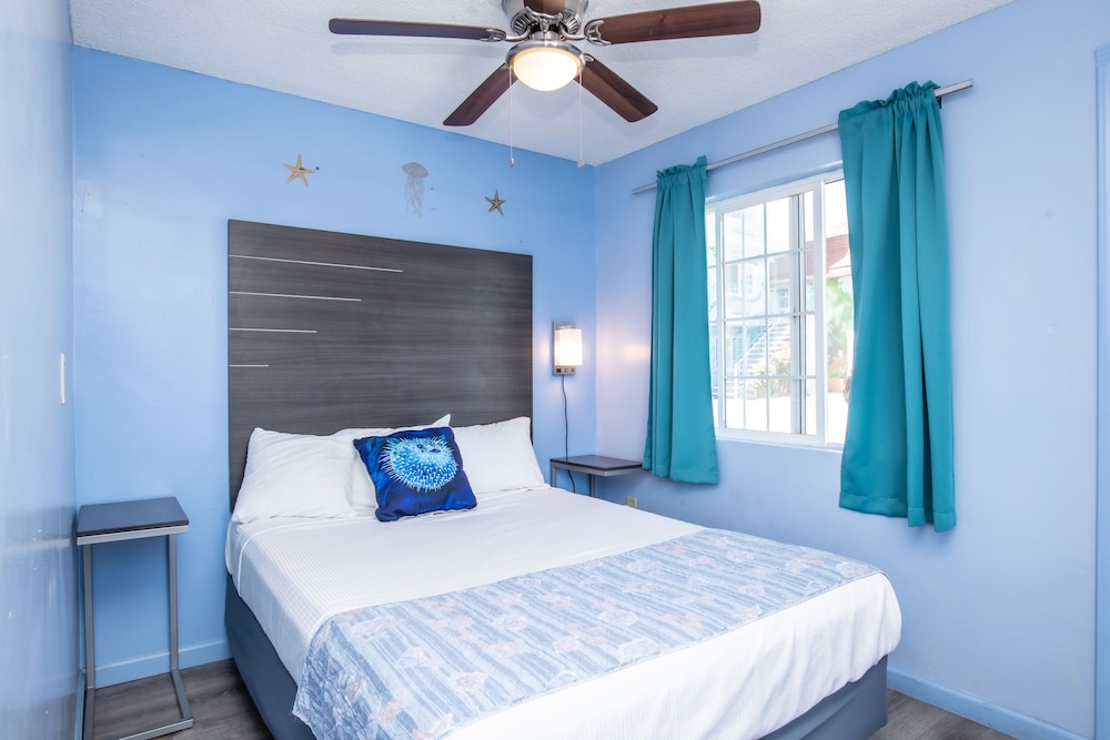 Aqua Breeze Inn - photo 11