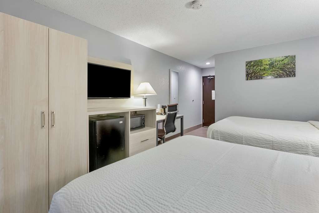 Days Inn by Wyndham Savannah Gateway I 95 - photo 15