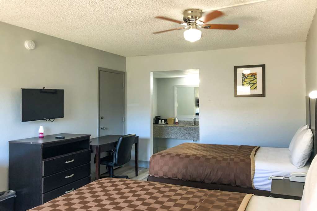 Rodeway Inn Sun City Center - photo 17