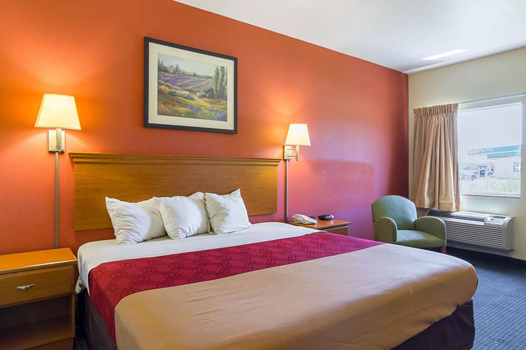 Econo Lodge Inn & Suites Pritchard Road North Little Rock - photo 17