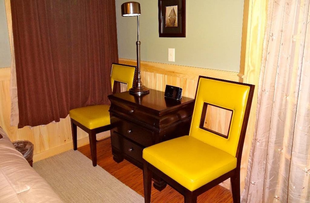 Hinckley's Dreamwood Cottages - photo 14