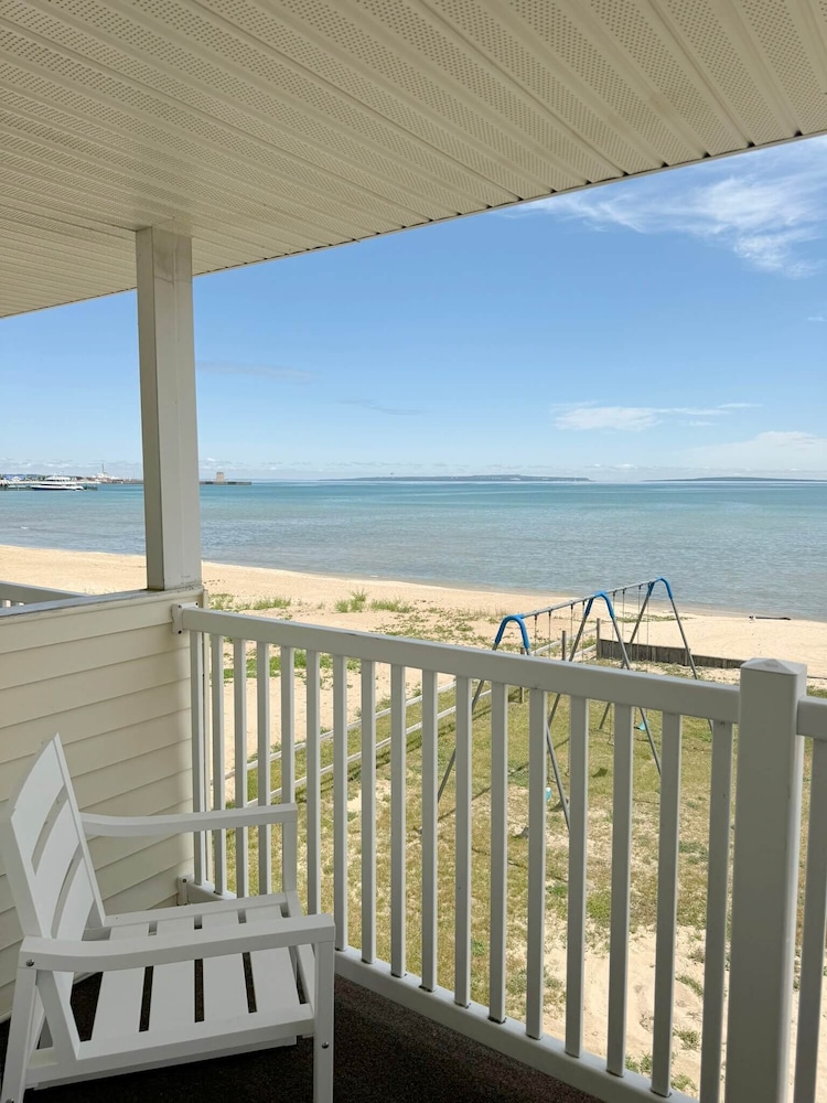 Beachcomber of Mackinaw - photo 93