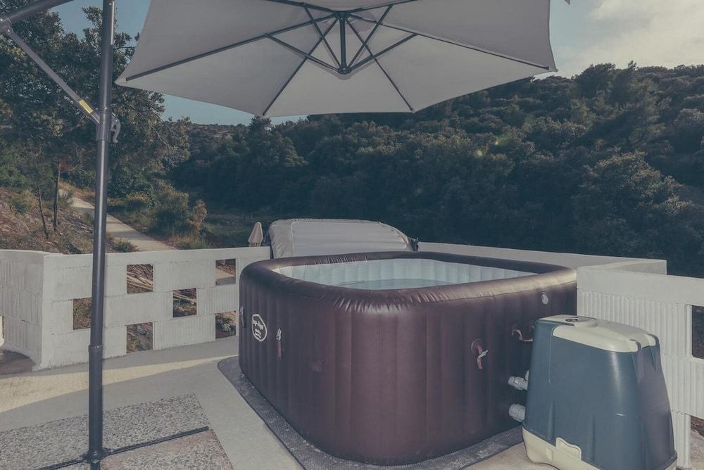 Irena Secluded Paradise H — Pucisca
