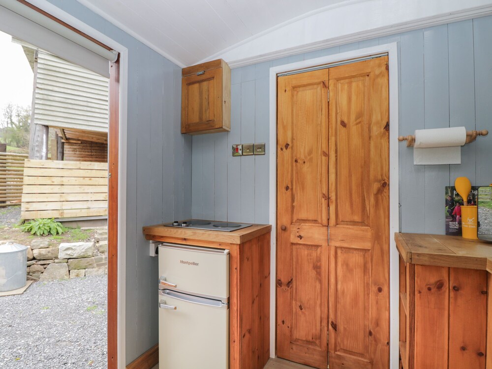 Rabbit Hill Hut — Abergavenny — photo 5