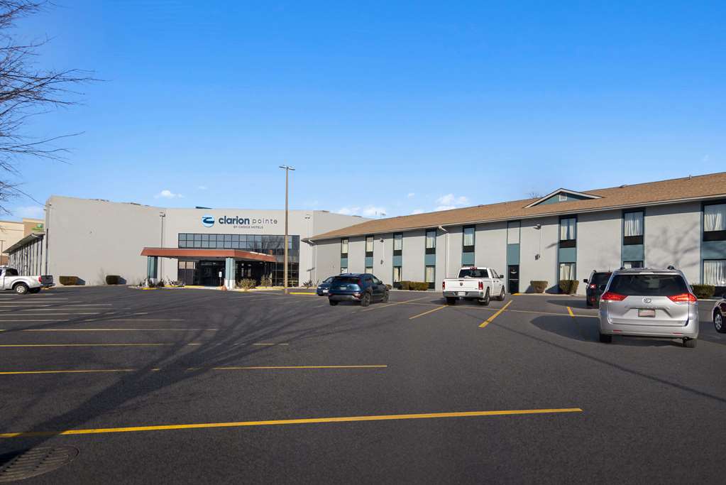 Clarion Pointe Bloomington Normal I 55 University — Normal — photo 4