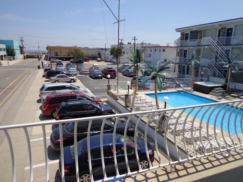 Quarterdeck Motel - photo 19