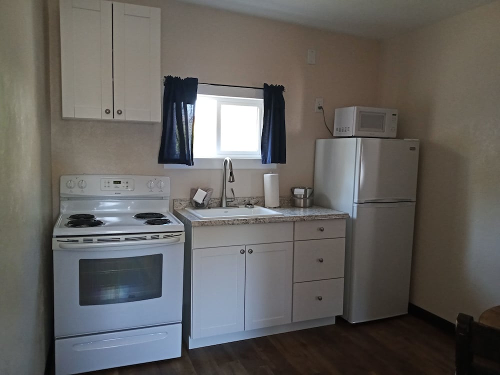 Lamplighter Cabins & Suites - photo 55