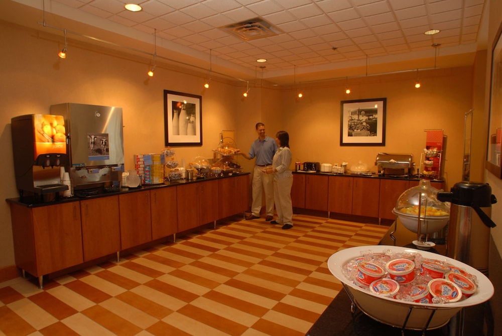 Hampton Inn Gloucester - photo 46