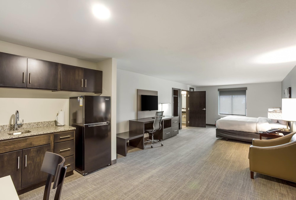 MainStay Suites Logan Ohio Hocking Hills - carbon neutral hotel in Logan