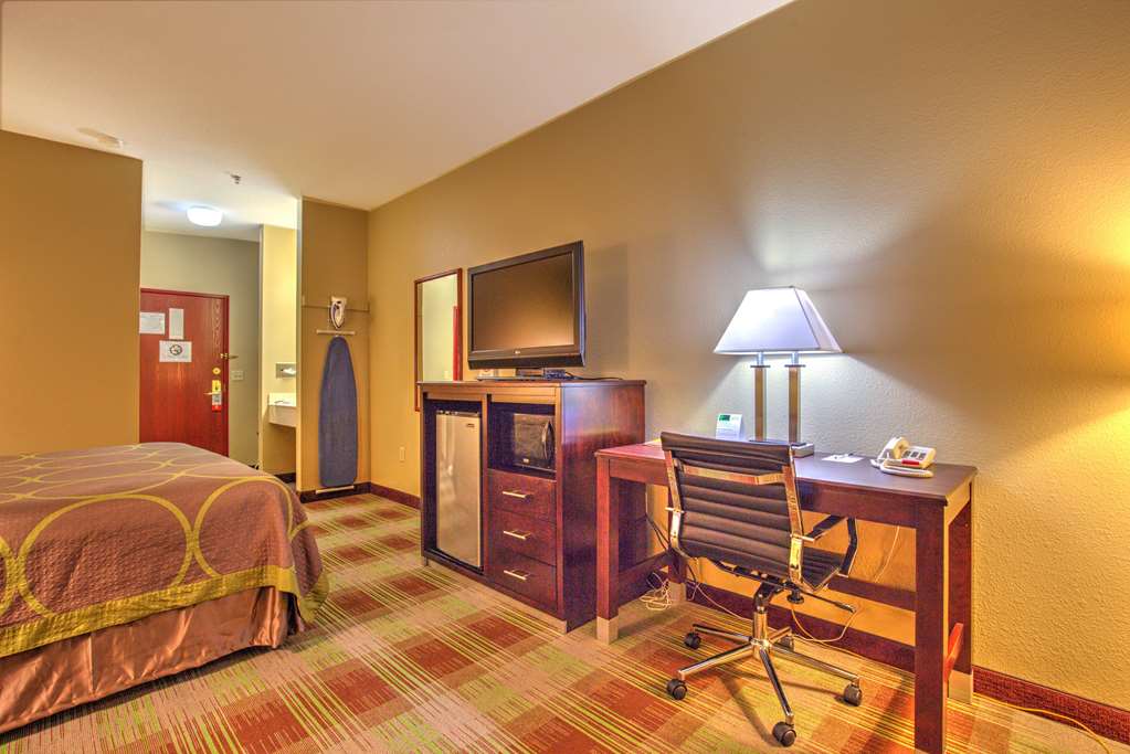 Super 8 by Wyndham Waterloo - photo 15