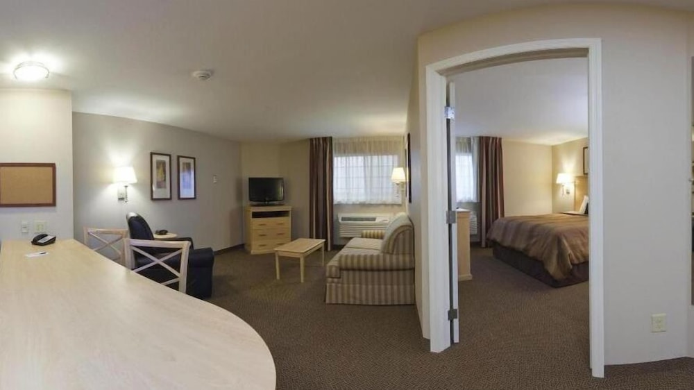 Candlewood Suites Minot by IHG - photo 18