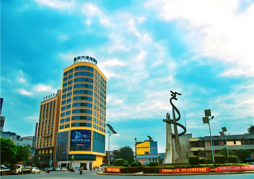 City Comfort Inn Maoming Huazhou Railway Station — hotel in Maoming