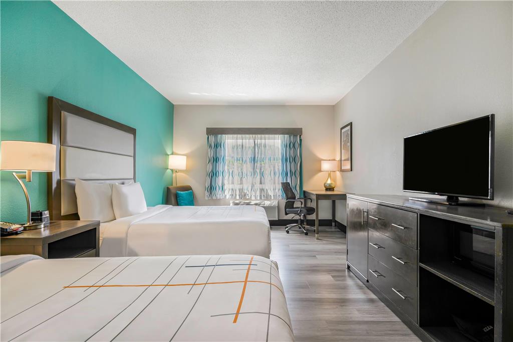 La Quinta Inn & Suites by Wyndham Batavia - photo 27
