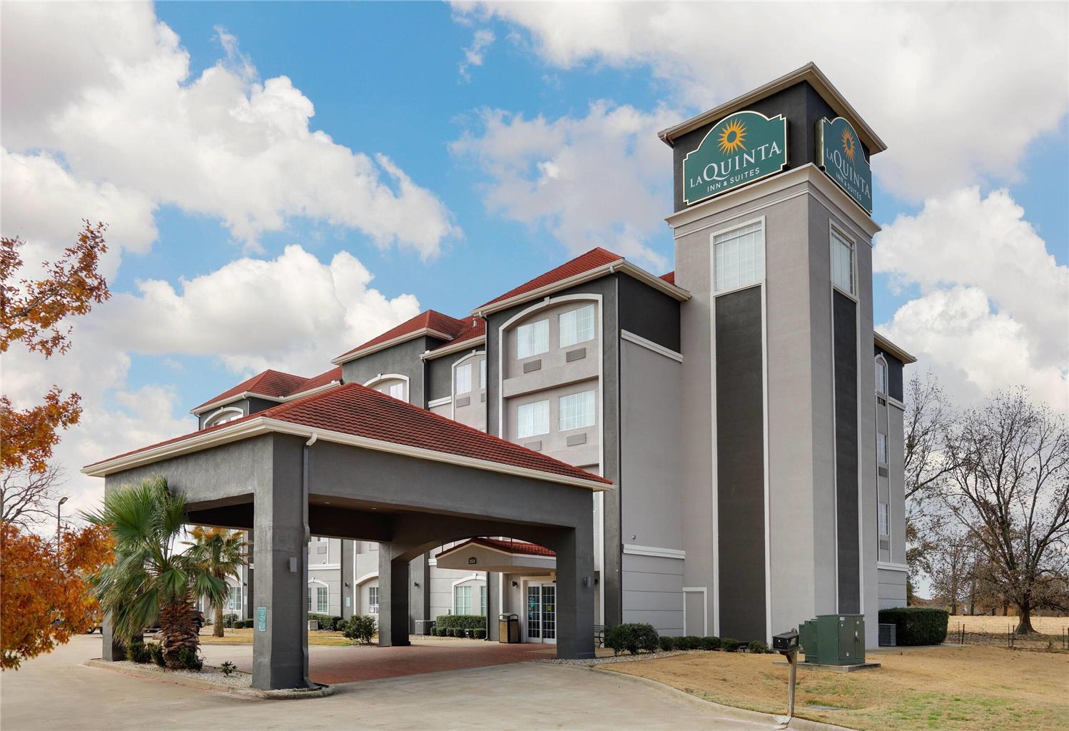 La Quinta Inn & Suites by Wyndham Lindale — hotel in Lindale