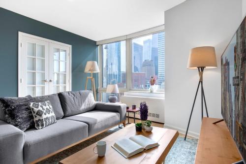 Tribeca 2BR City views Indoor pool Gym NYC 172 — 4-Star Luxury Hotel in New York City, United States
