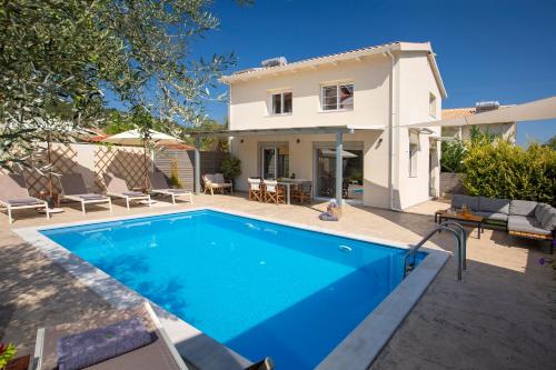 Grappolo Lefkada Villas Vilana Ideal for Families And Small Groups — 4-Star Luxury Hotel in Lefkada, Greece