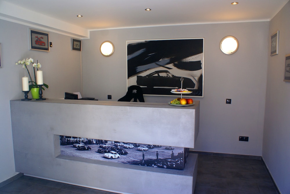 Check-in/check-out kiosk