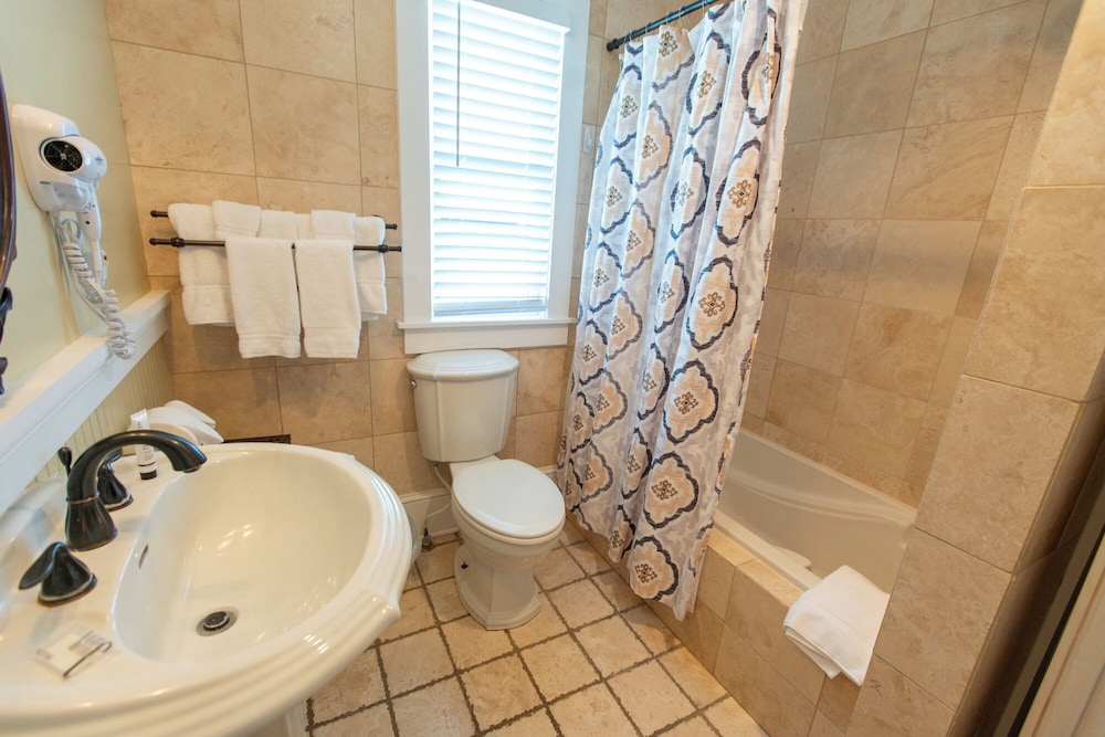 Howard's Creek Inn - photo 73