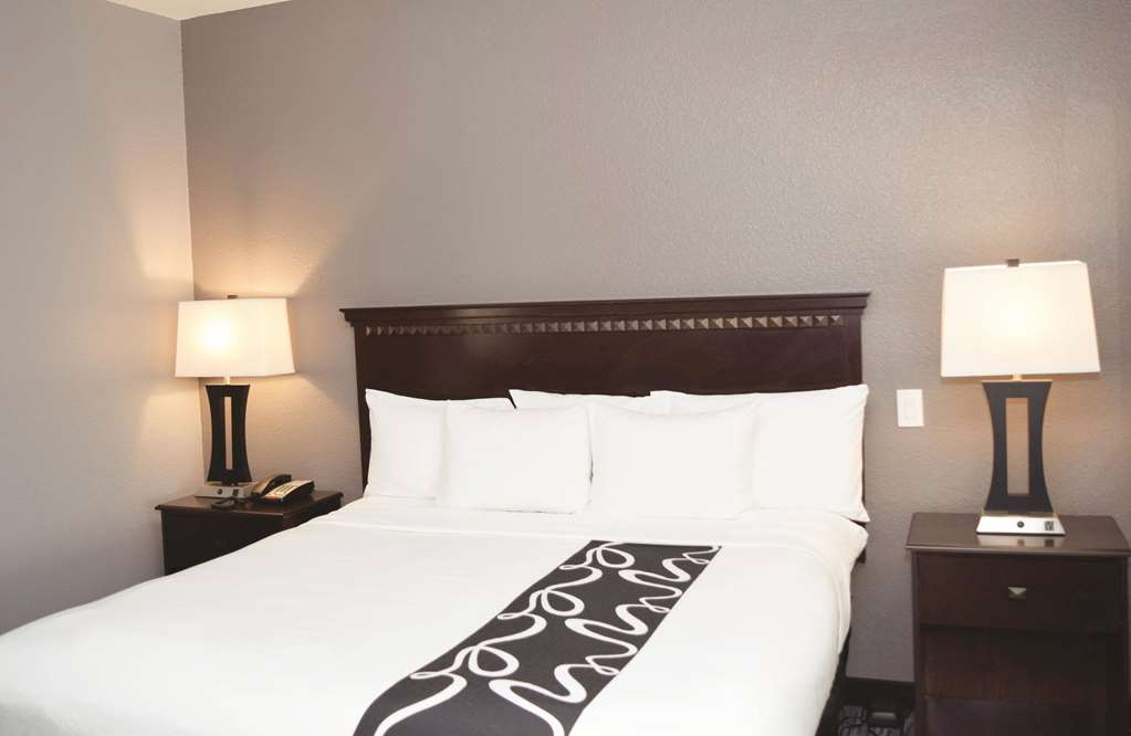 La Quinta Inn & Suites by Wyndham Abilene Mall - photo 18