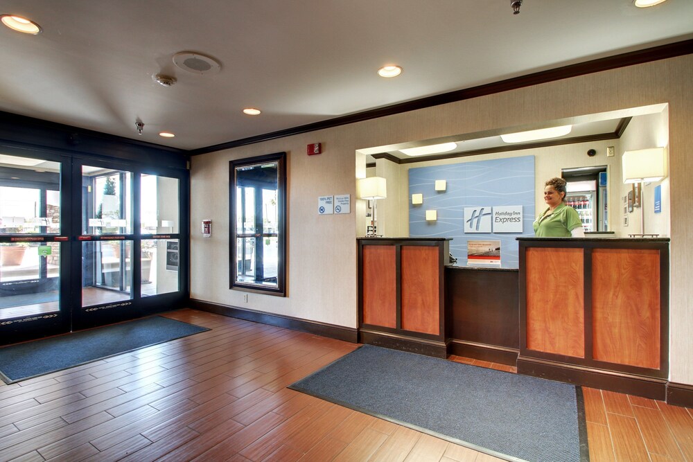 Holiday Inn Express Fort Campbell Oak Grove by IHG - photo 23