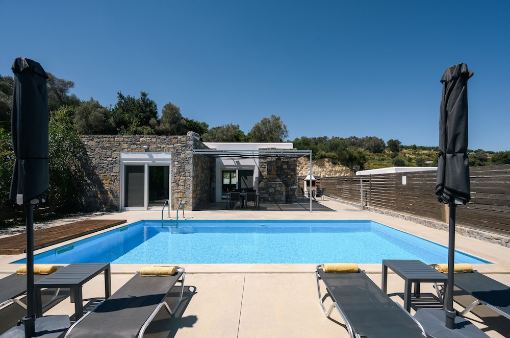 Kalostous — 4-Star Luxury Hotel in Agia Triada, Greece