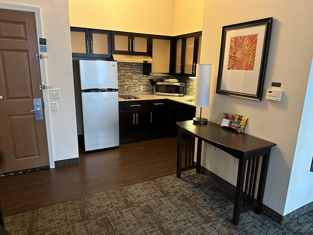 Staybridge Suites Minot by IHG - photo 23